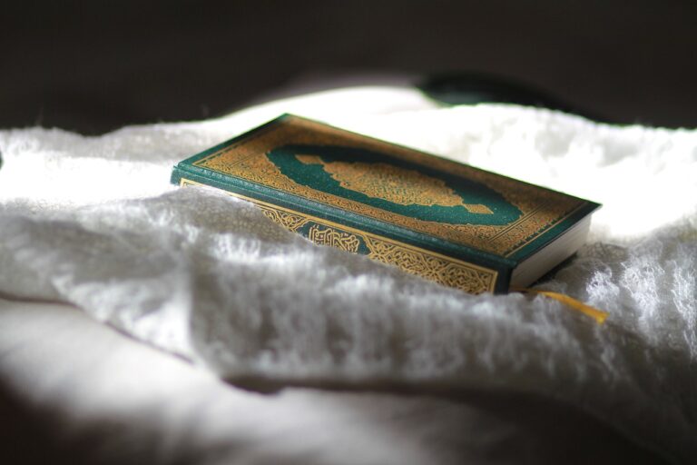 Intégrer l'Étude du Coran au Quotidien : Conseils Pratiques pour Renforcer la Foi