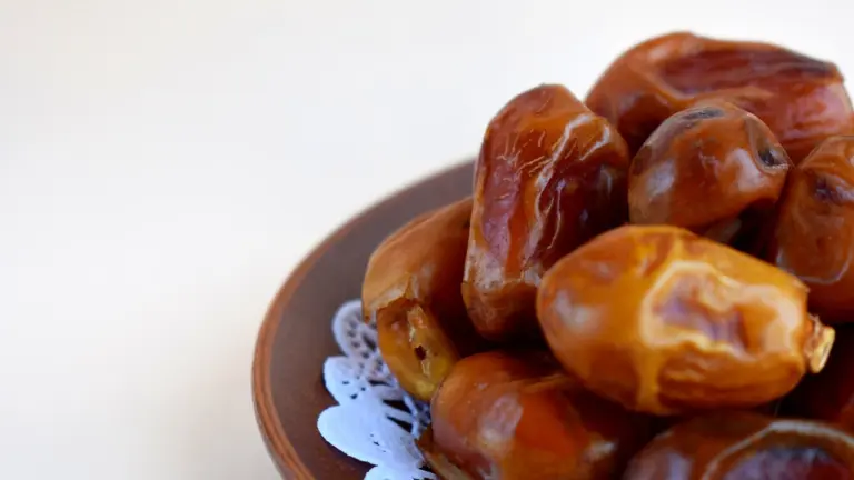 Dates for breaking the fast