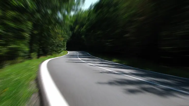 Route rapide symbolisant la progression en arabe