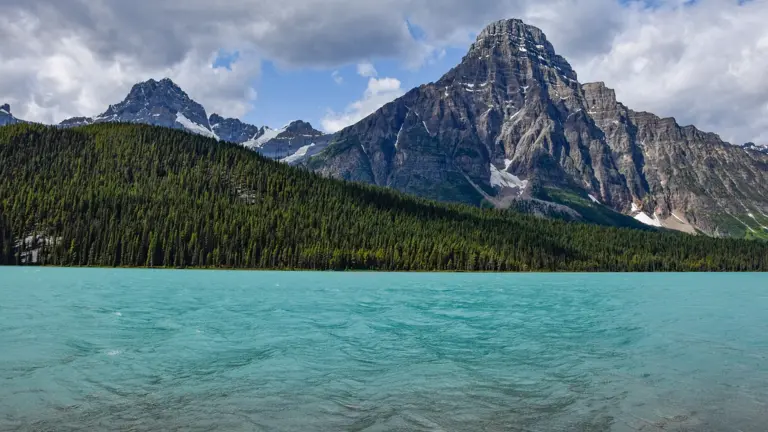 Canadian mountain landscape for learning Arabic online