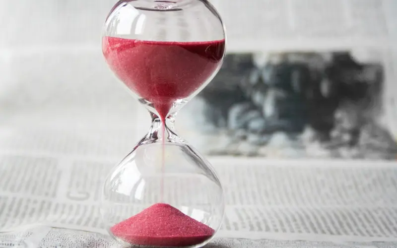Sablier illustrant le temps pour apprendre l’arabe