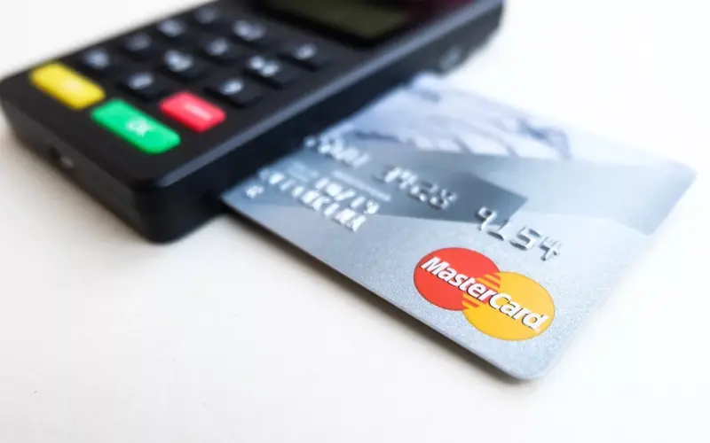 Bank card illustrating inheritance in Islam