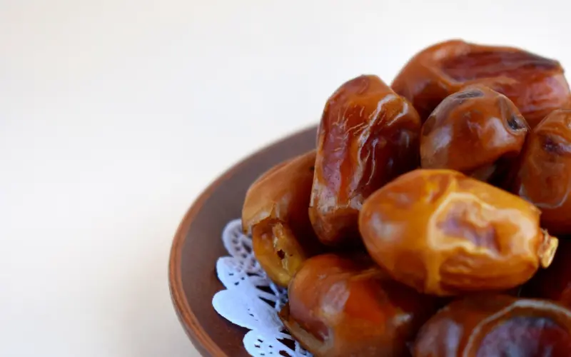 Dates for breaking the fast
