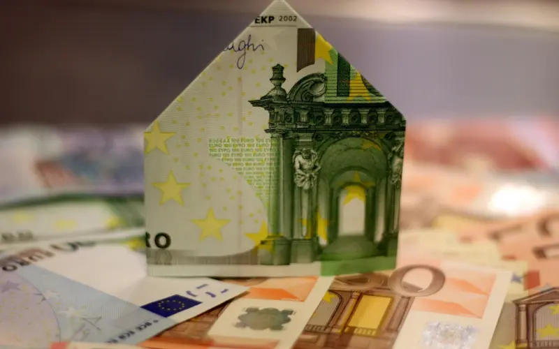 House made of banknotes illustrating Islamic home financing