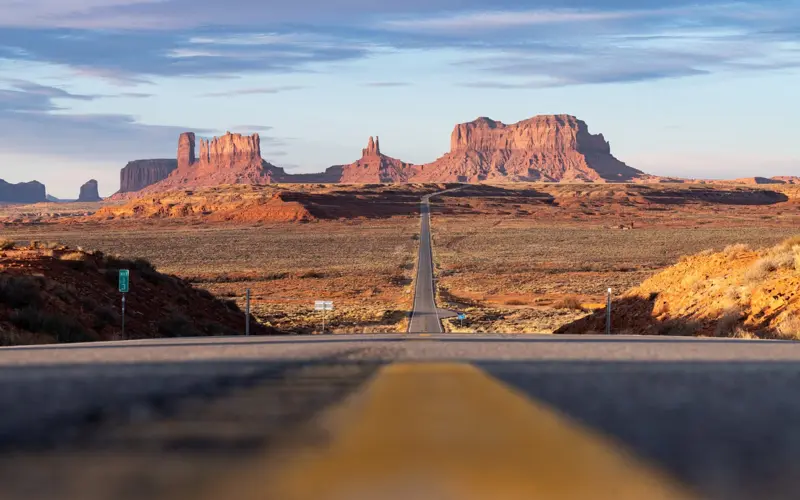 Desert road in the United States for learning Arabic