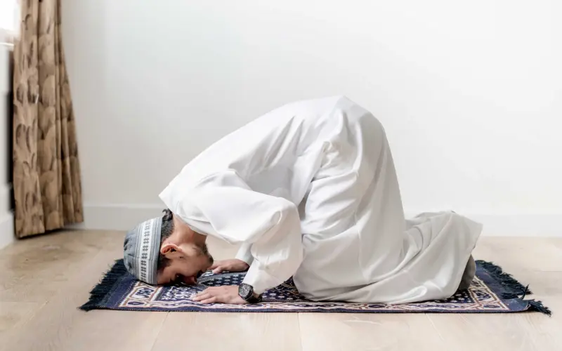 Learning How to Pray in Islam in Arabic