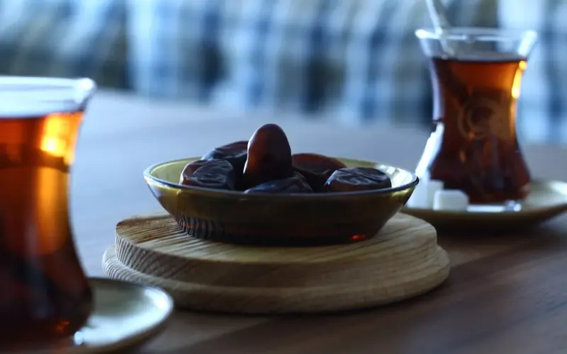 Dates and tea illustrating Ramadan 2025 preparation