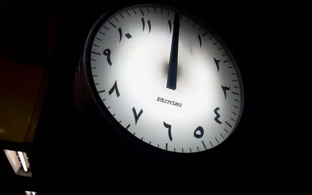 Uhr zum Lernen der arabischen Zahlen