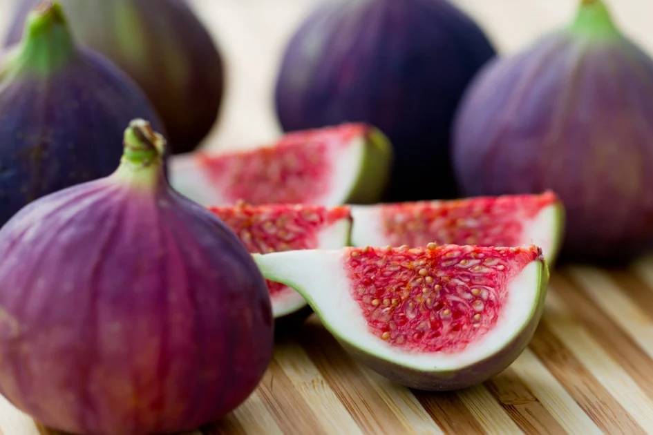 Fresh sliced figs illustrating the fig in the Quran