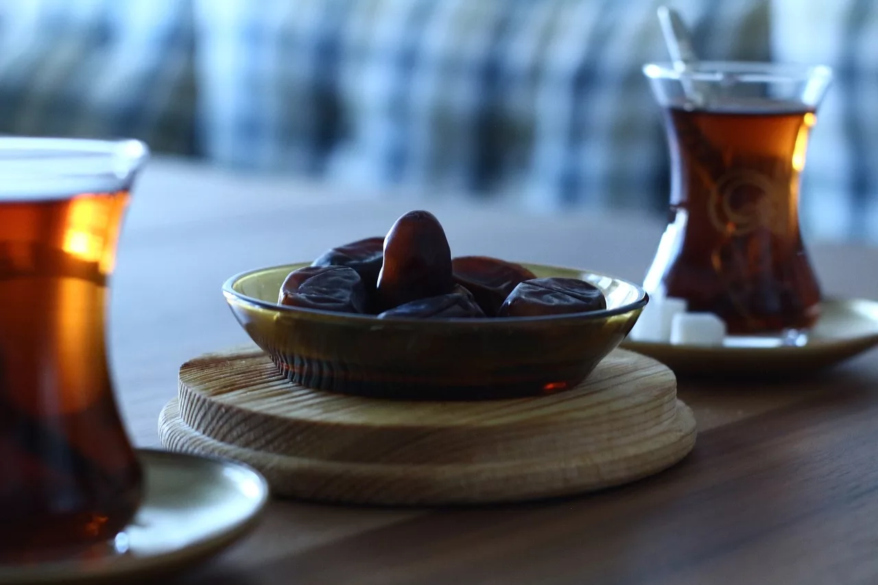 Dates and tea illustrating Ramadan 2025 preparation